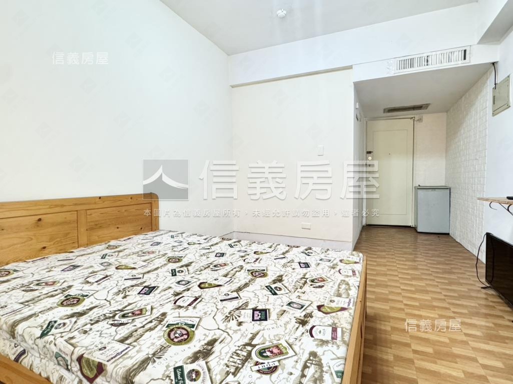 近文心森林捷運站電梯套房房屋室內格局與周邊環境