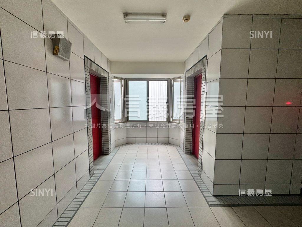 近文心森林捷運站電梯套房房屋室內格局與周邊環境