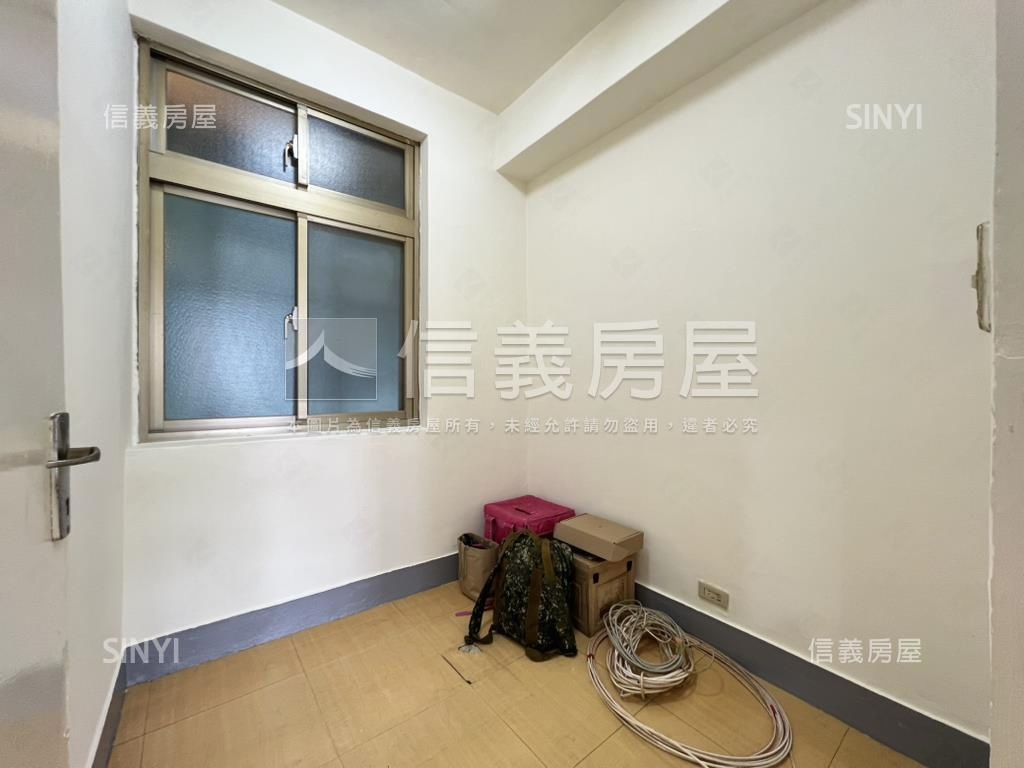 近萬隆捷運稀有方正２樓房屋室內格局與周邊環境