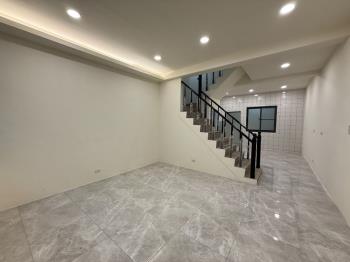 酷大面寬四房別墅