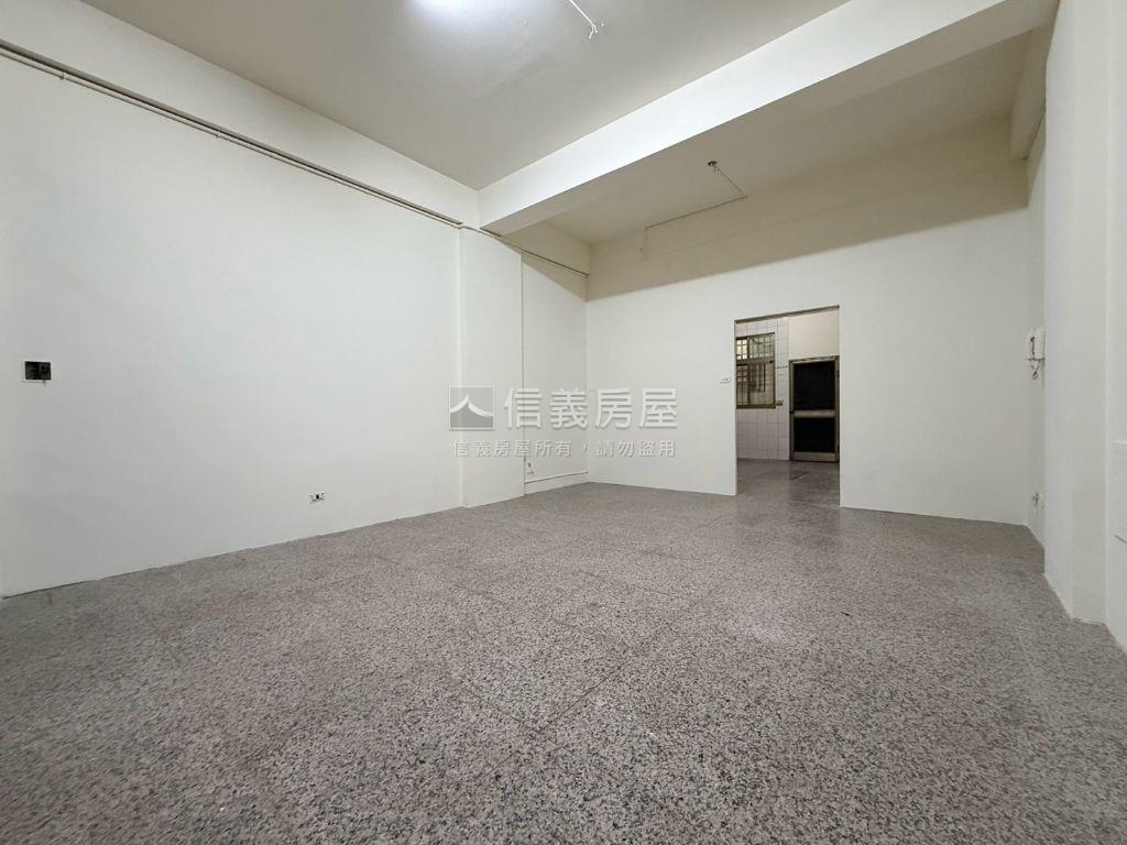 崇善十五街有車庫透天房屋室內格局與周邊環境