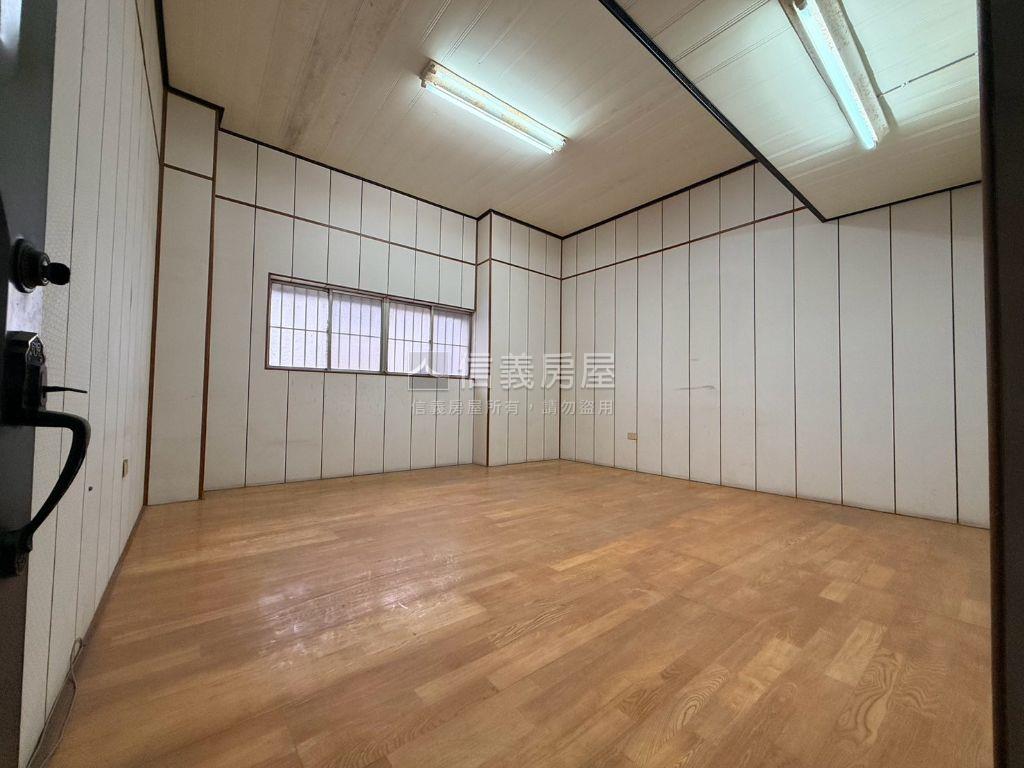 崇善十五街有車庫透天房屋室內格局與周邊環境