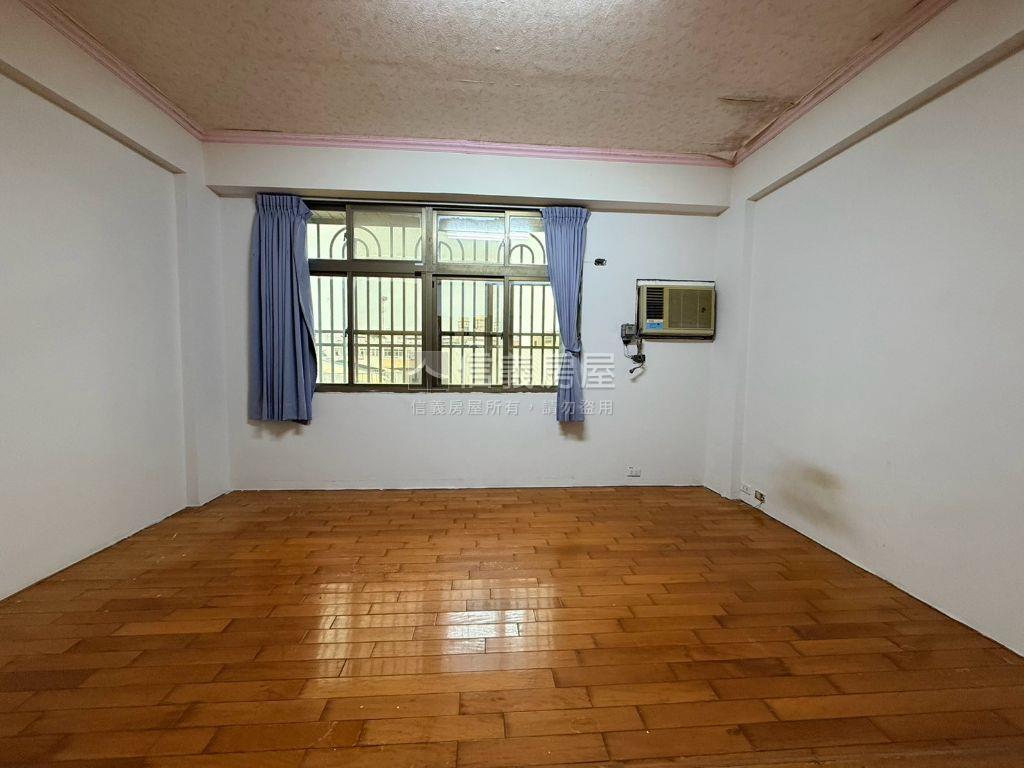 崇善十五街有車庫透天房屋室內格局與周邊環境