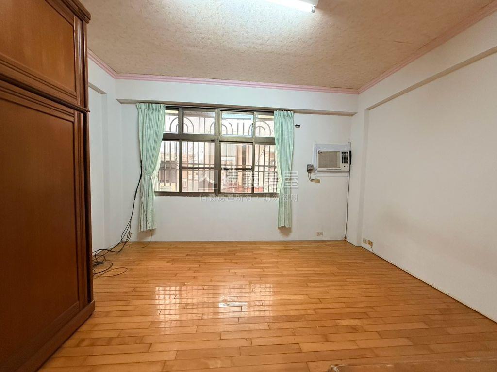 崇善十五街有車庫透天房屋室內格局與周邊環境