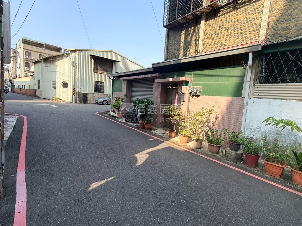 崇善十五街有車庫透天房屋室內格局與周邊環境