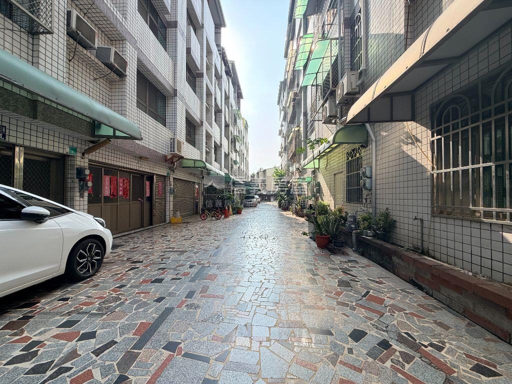 崇善十五街有車庫透天房屋室內格局與周邊環境