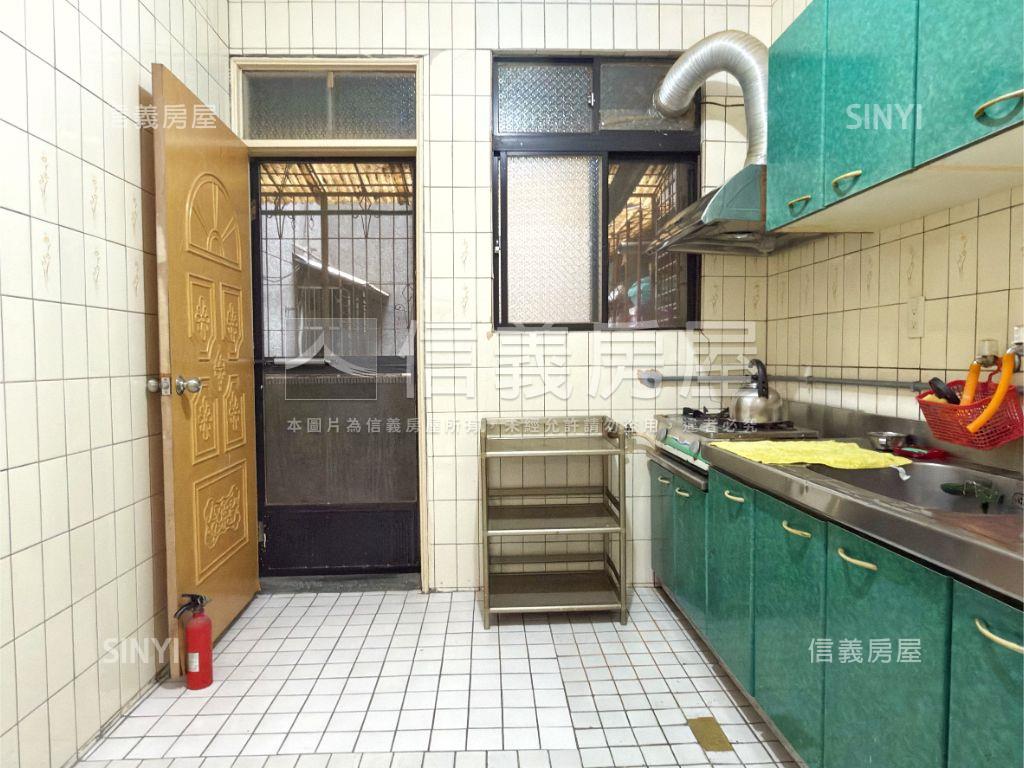 連勝街方正黃金三樓房屋室內格局與周邊環境