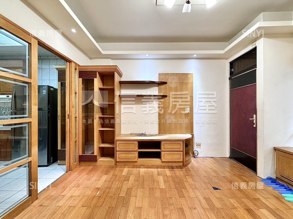 仁武車庫採光透天房屋室內格局與周邊環境