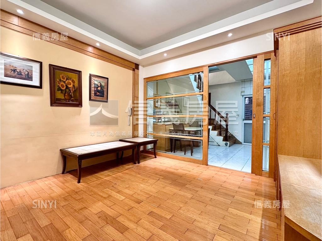 仁武車庫採光透天房屋室內格局與周邊環境