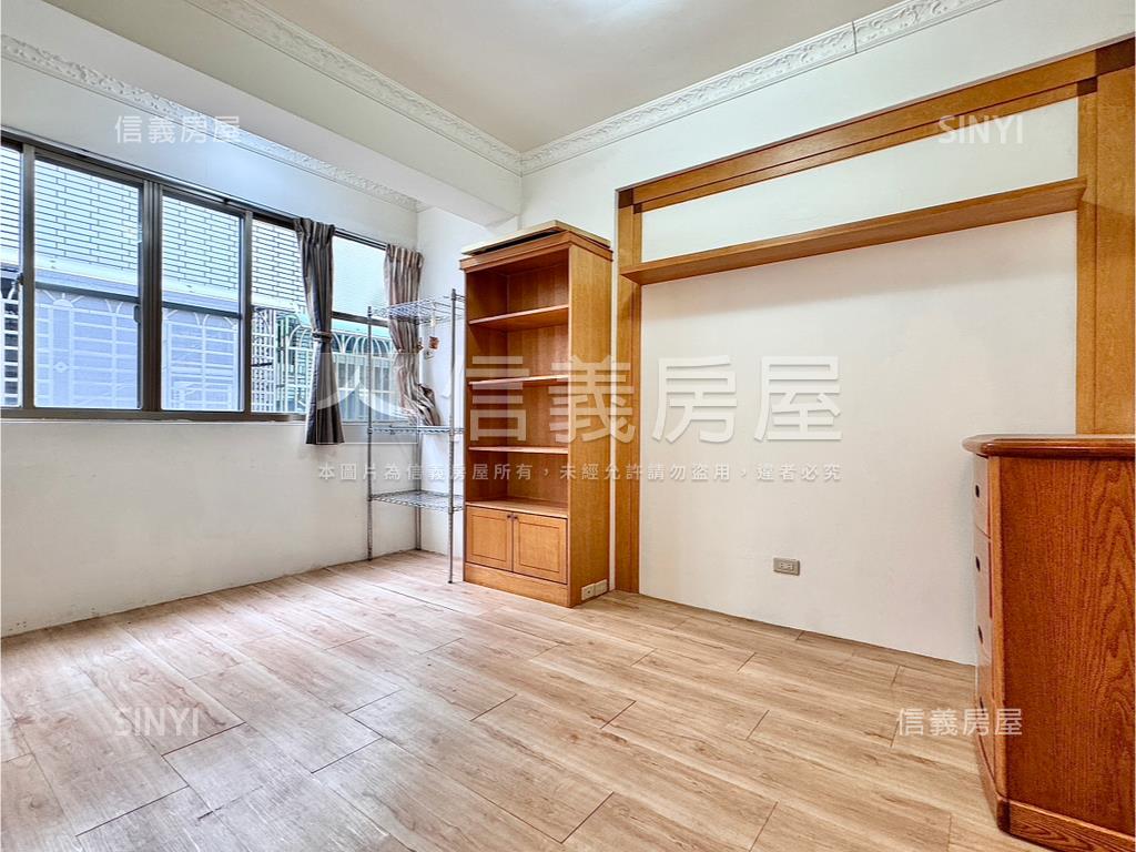 仁武車庫採光透天房屋室內格局與周邊環境