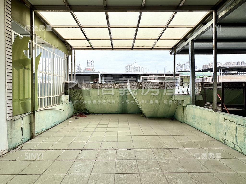 仁武車庫採光透天房屋室內格局與周邊環境