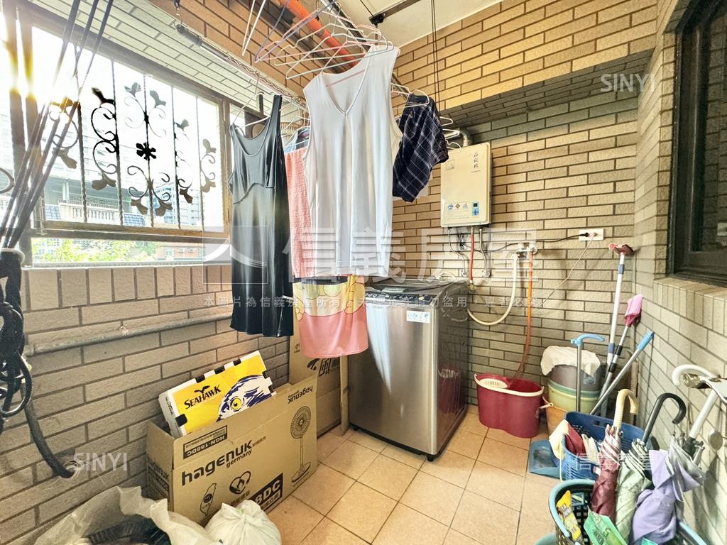墨爾本朝南美妝三房車位房屋室內格局與周邊環境