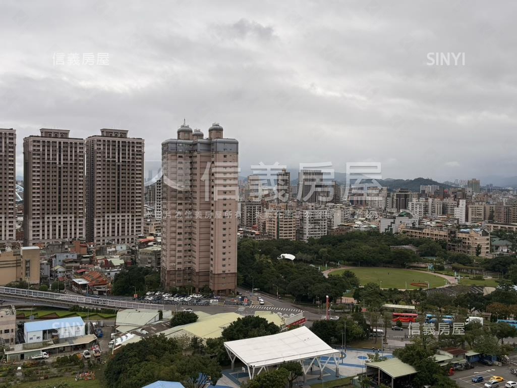 台北菠爾正面河景平面車位房屋室內格局與周邊環境