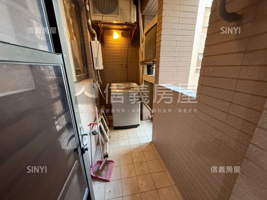 朝南次頂樓視野兩房平車位房屋室內格局與周邊環境