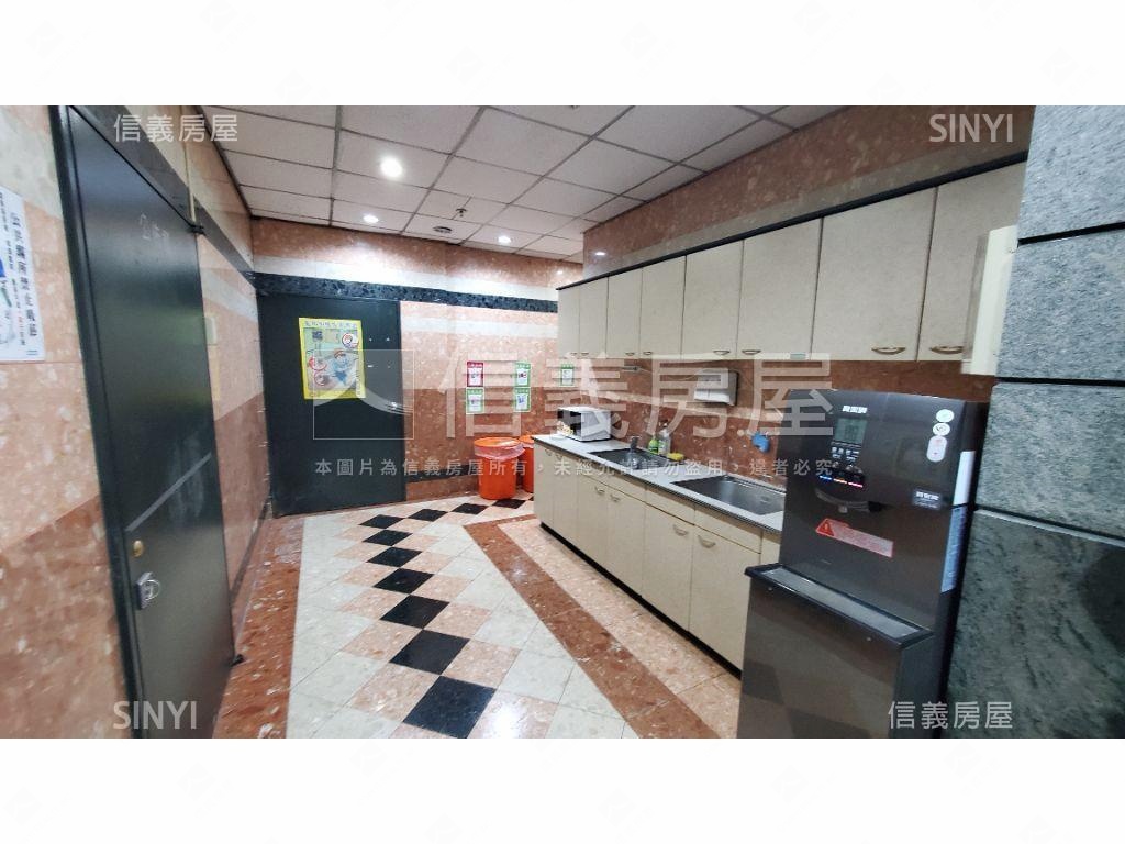 凱旋鋼骨１７６坪三面採光房屋室內格局與周邊環境