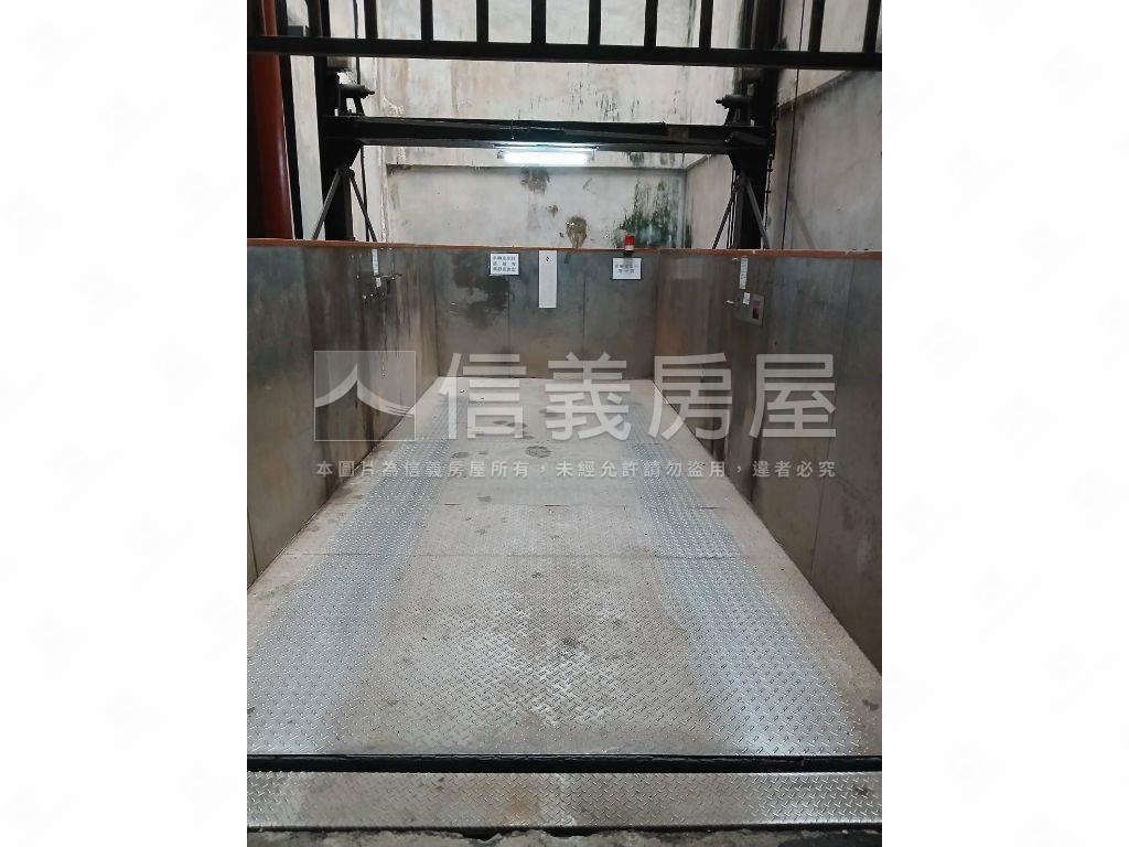 信義區車位稀有釋出房屋室內格局與周邊環境