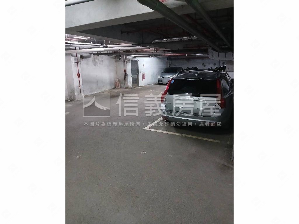 信義區車位稀有釋出房屋室內格局與周邊環境