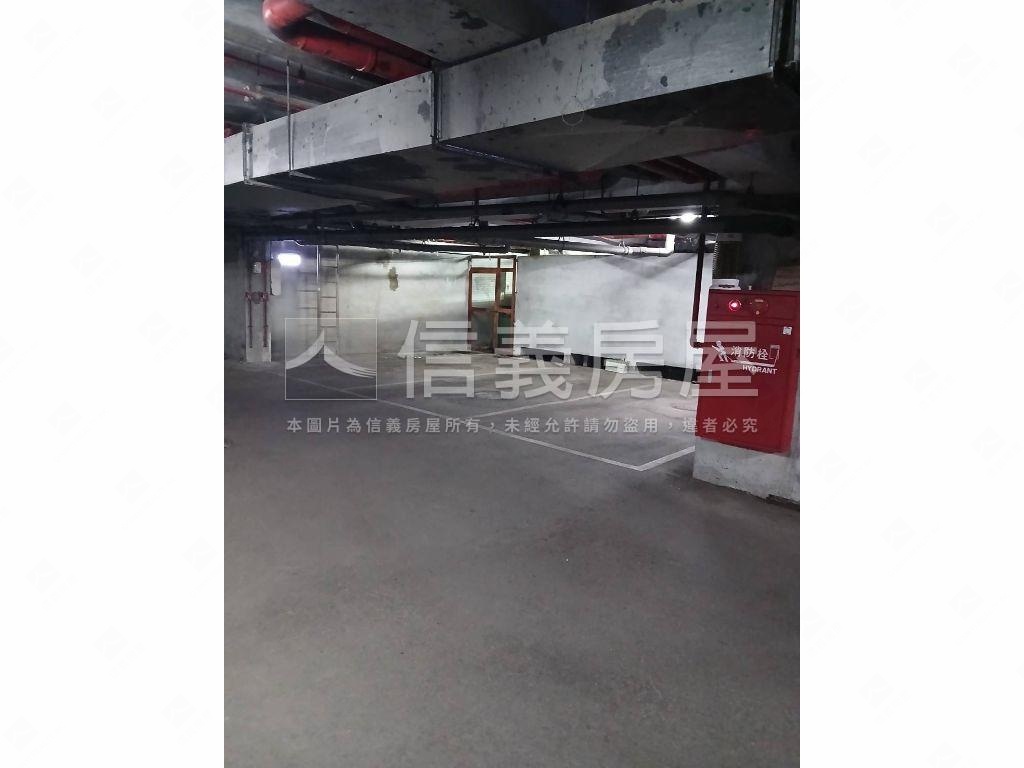 信義區車位稀有釋出房屋室內格局與周邊環境