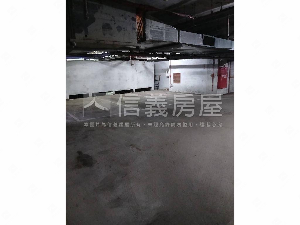 信義區車位稀有釋出房屋室內格局與周邊環境