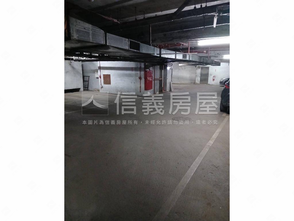 信義區車位稀有釋出房屋室內格局與周邊環境