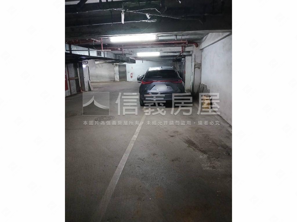 信義區車位稀有釋出房屋室內格局與周邊環境