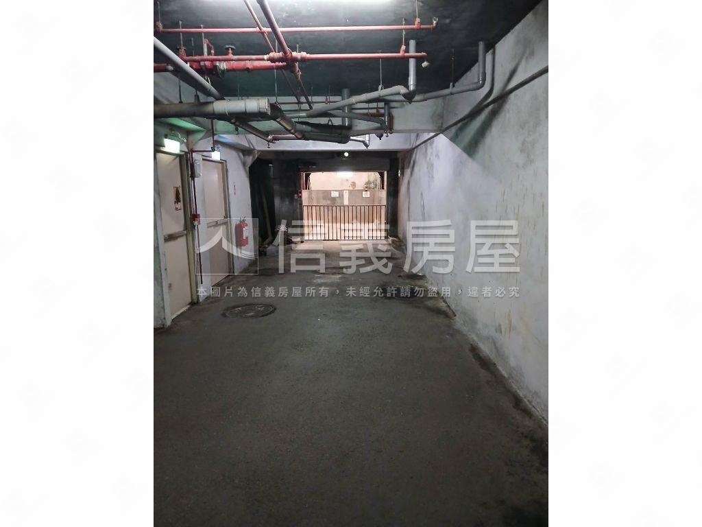 信義區車位稀有釋出房屋室內格局與周邊環境