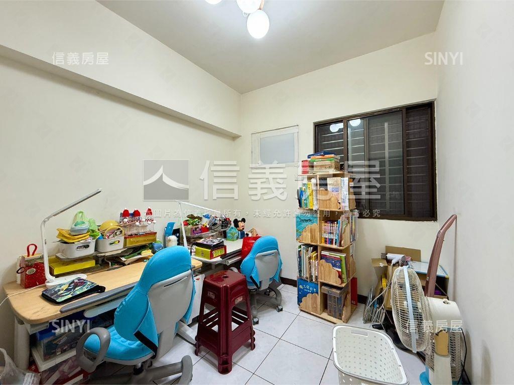 松緣。近四號公園三房車位房屋室內格局與周邊環境