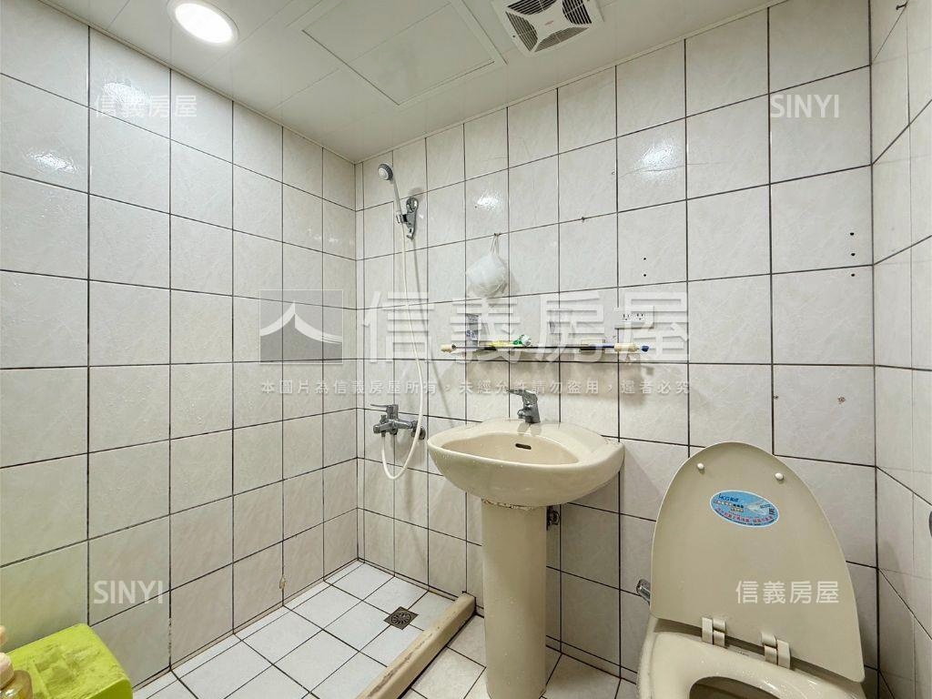 松緣。近四號公園三房車位房屋室內格局與周邊環境