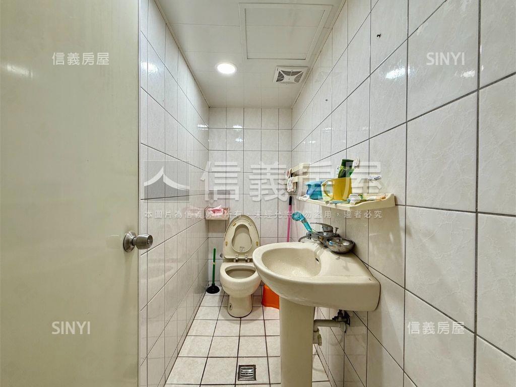 松緣。近四號公園三房車位房屋室內格局與周邊環境