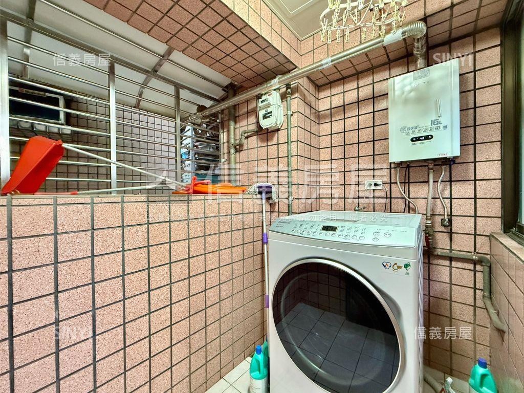 松緣。近四號公園三房車位房屋室內格局與周邊環境