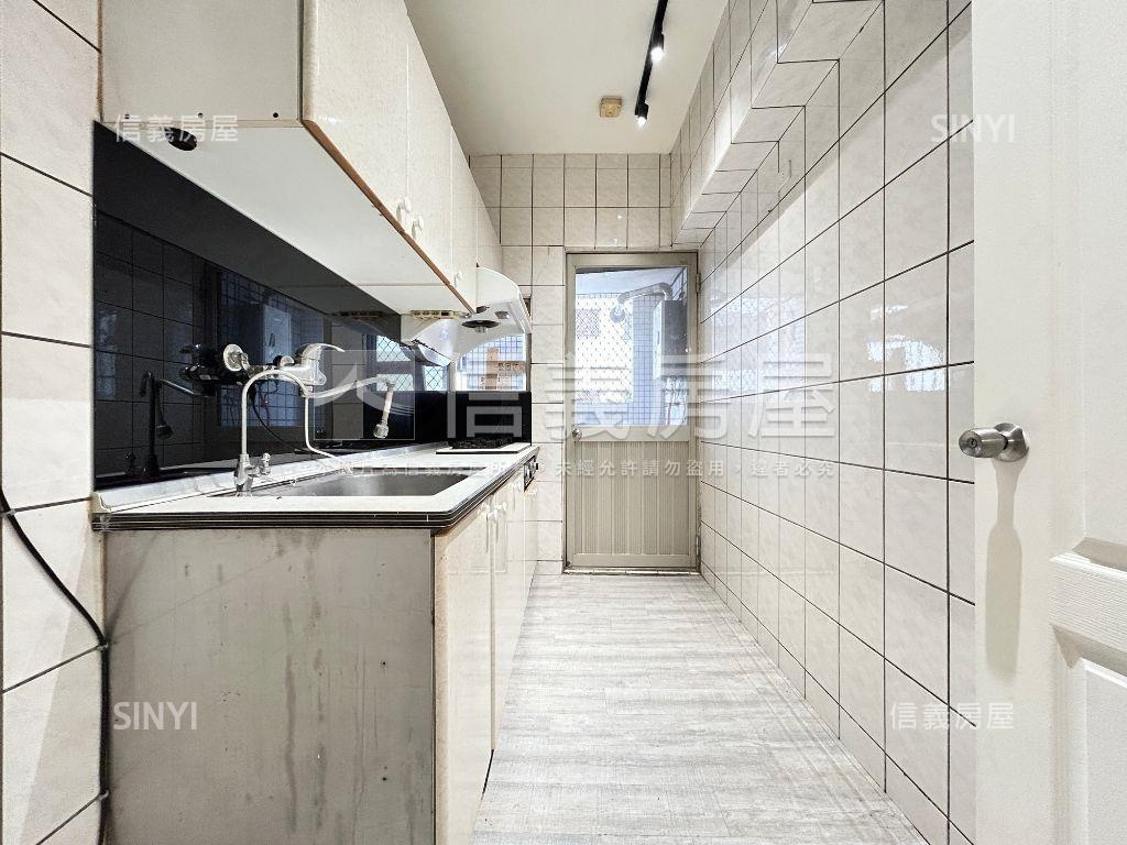 長億陽光三房機上車位讚房屋室內格局與周邊環境