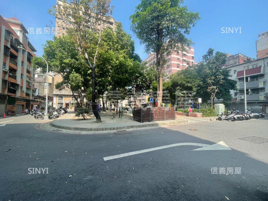 春陽街角窗公園店面房屋室內格局與周邊環境