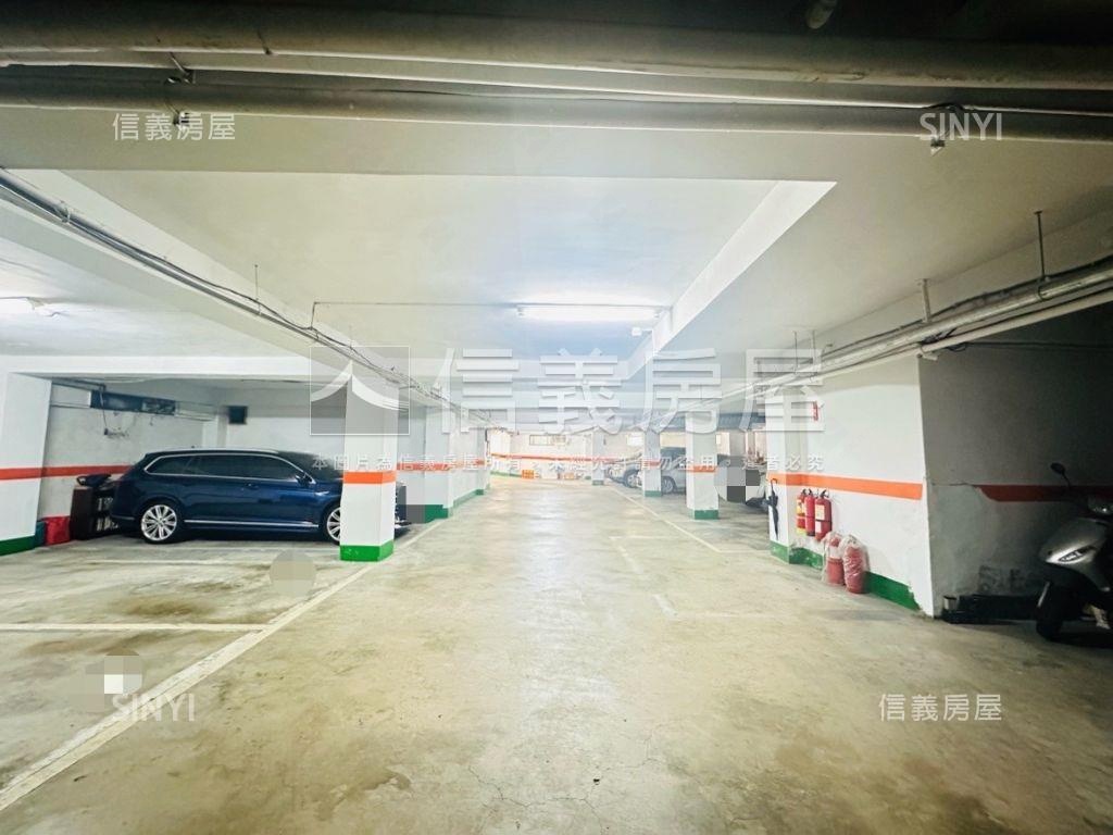七段名仕園稀有坡平雙車位房屋室內格局與周邊環境