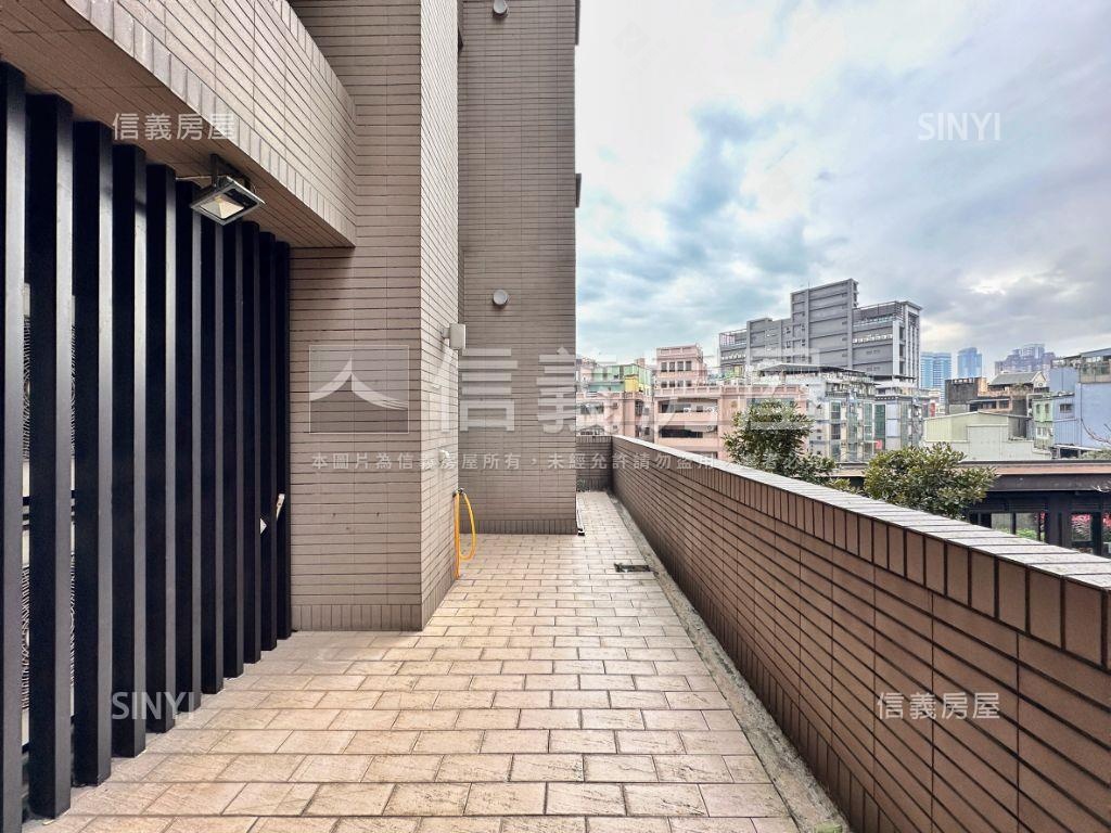 錸儷‧稀有精美露臺戶房屋室內格局與周邊環境