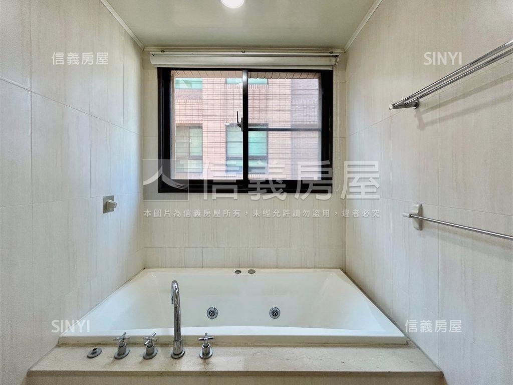 睿海高樓採光三房車位房屋室內格局與周邊環境