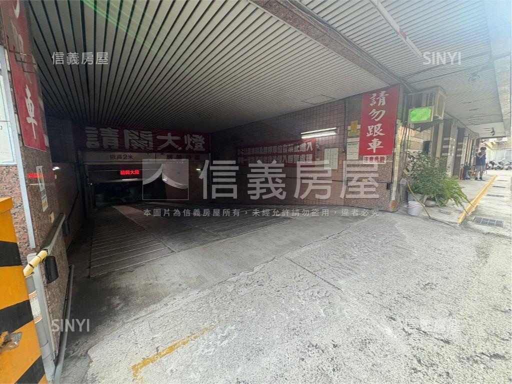 近綠園道長億三房附車位房屋室內格局與周邊環境