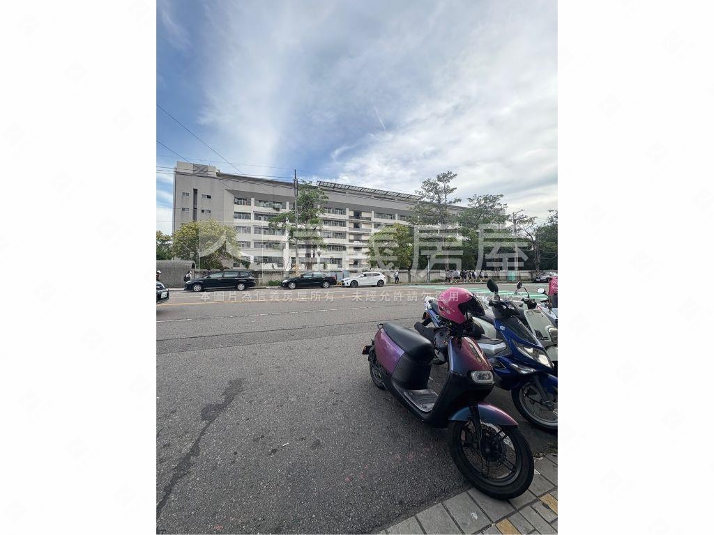 近綠園道長億三房附車位房屋室內格局與周邊環境