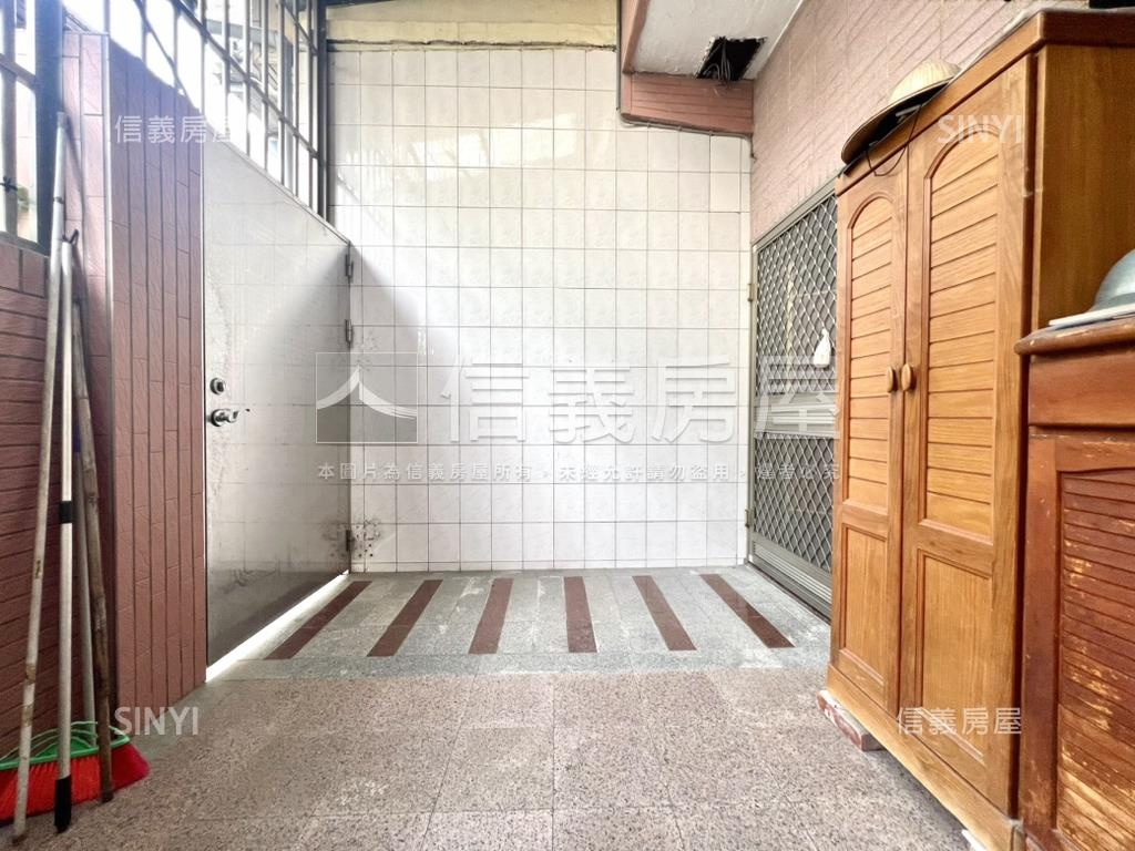 中華商圈陽光美透天房屋室內格局與周邊環境