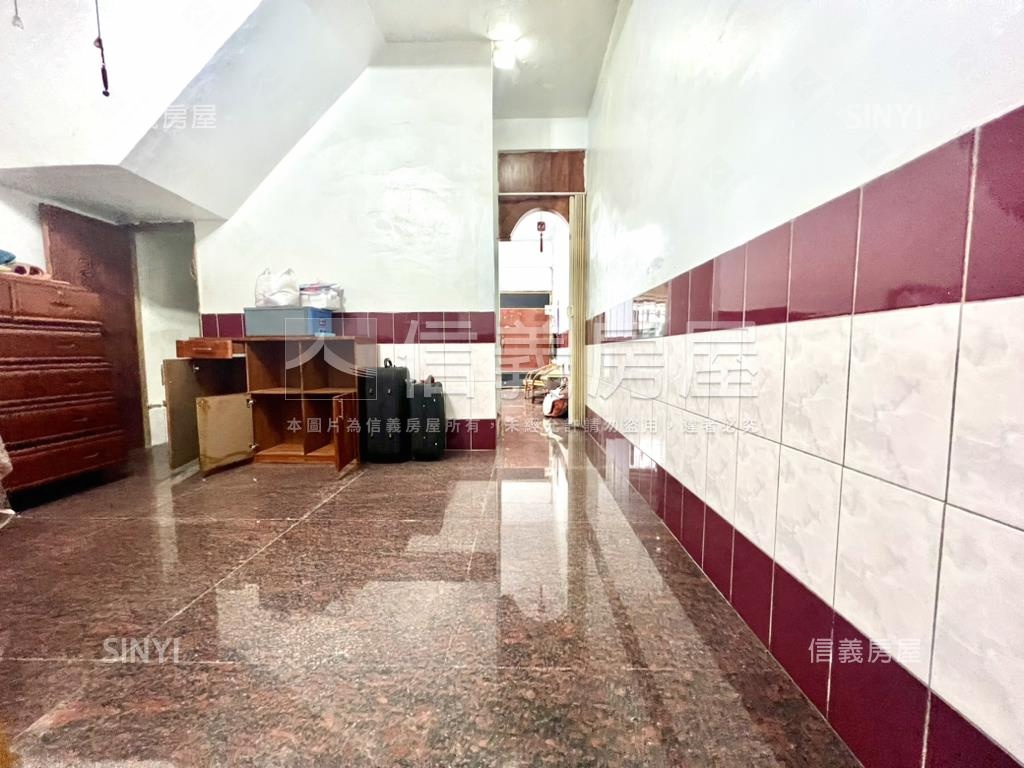 中華商圈陽光美透天房屋室內格局與周邊環境