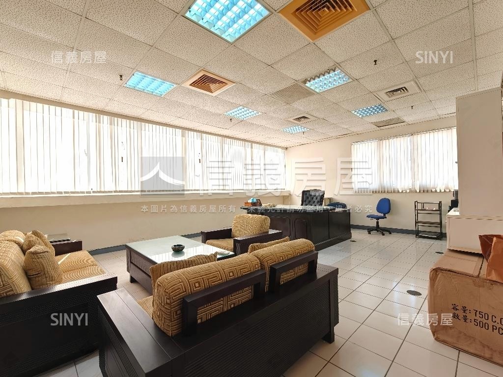 高雄港企業廣場車位辦公室房屋室內格局與周邊環境