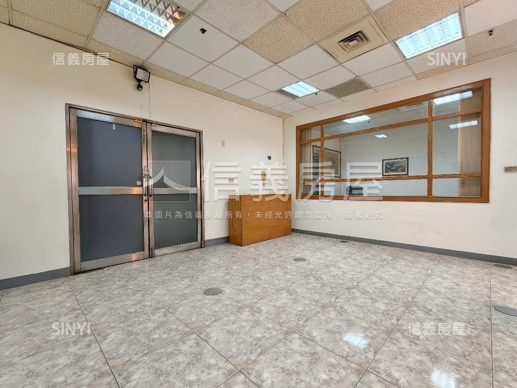 高雄港企業廣場車位辦公室房屋室內格局與周邊環境