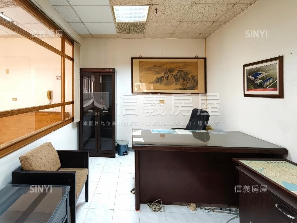 高雄港企業廣場車位辦公室房屋室內格局與周邊環境