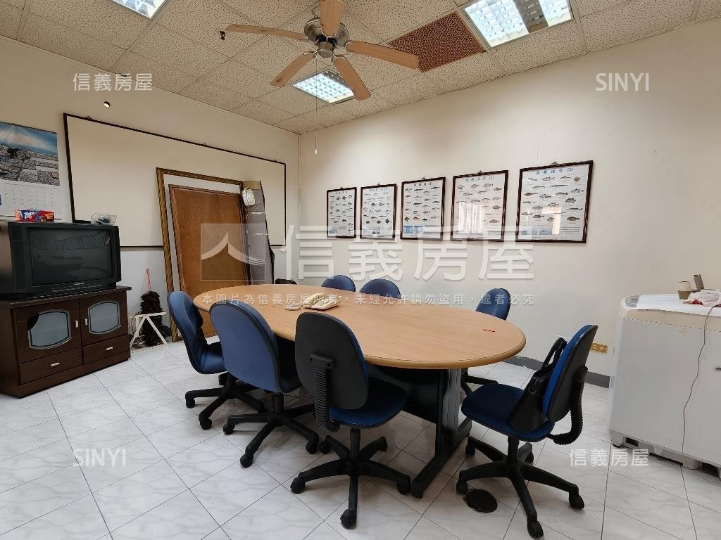 高雄港企業廣場車位辦公室房屋室內格局與周邊環境