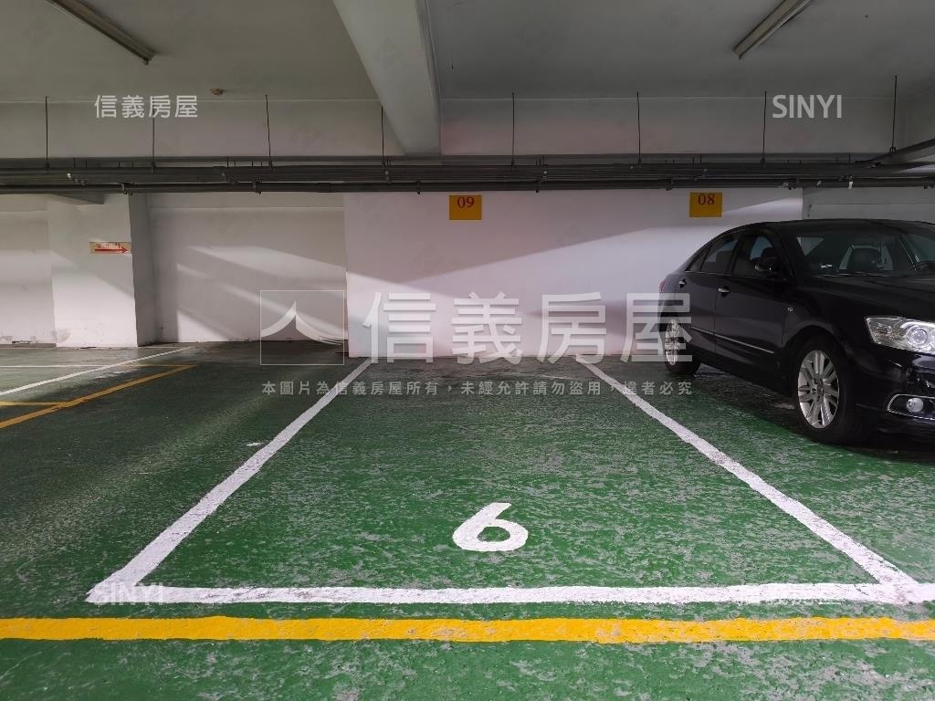 高雄港企業廣場車位辦公室房屋室內格局與周邊環境