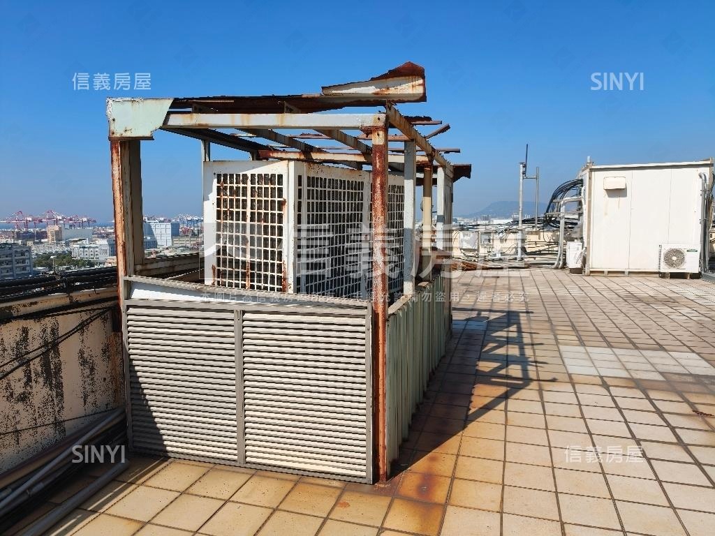 高雄港企業廣場車位辦公室房屋室內格局與周邊環境