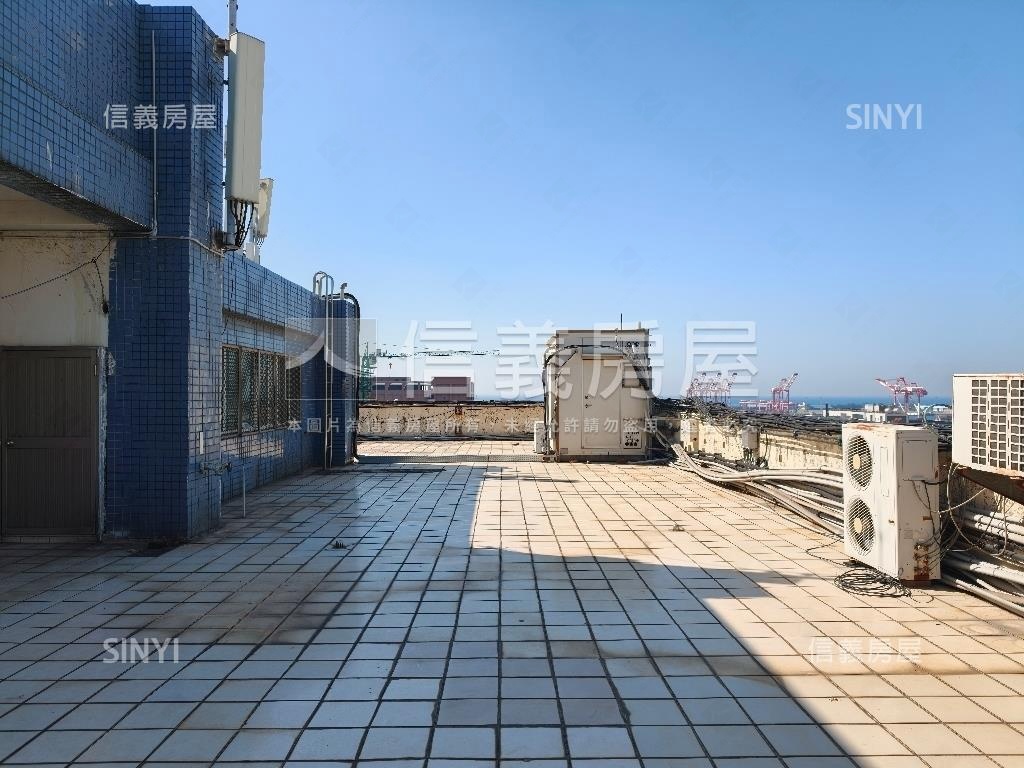 高雄港企業廣場車位辦公室房屋室內格局與周邊環境