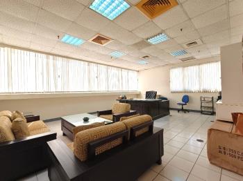 高雄港企業廣場車位辦公室