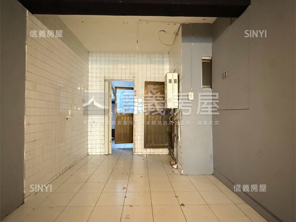 近輕軌騎樓公寓１＋２樓房屋室內格局與周邊環境