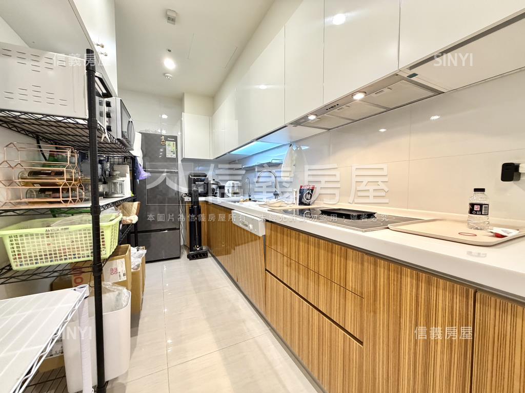 中港層峰百萬裝潢三房平車房屋室內格局與周邊環境
