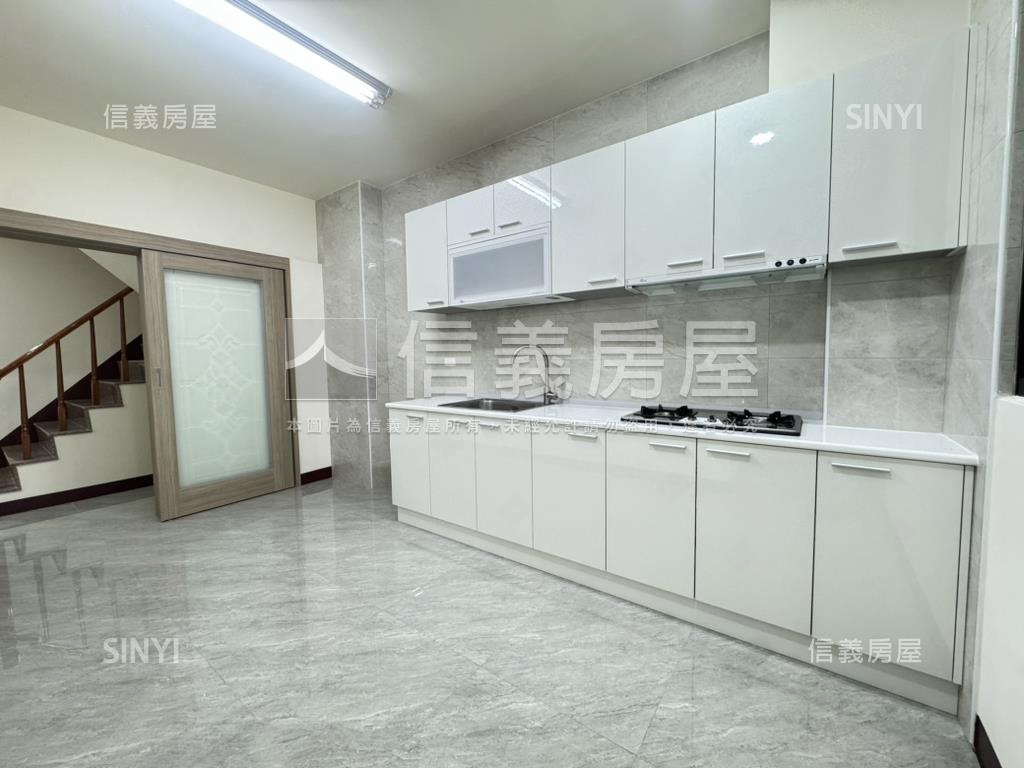 哈瑪星捷運站翻新金透店房屋室內格局與周邊環境